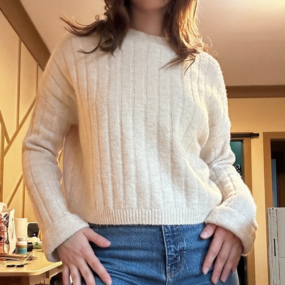 sweater - Picture 2 of 4